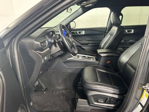 Used 2020 Ford Explorer XLT w/ Equipment Group 202A image 12