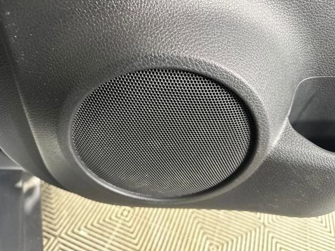 Used 2017 Nissan Rogue SV image 29