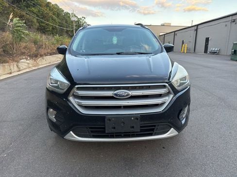 Used 2017 Ford Escape SE w/ Equipment Group 201A image 2