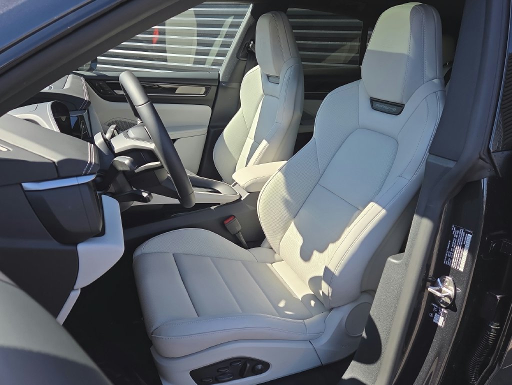 Certified 2026 Porsche Macan 4 Electric AWD/4WD image 5