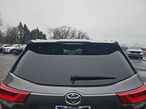 Used 2019 Toyota Highlander XLE image 5