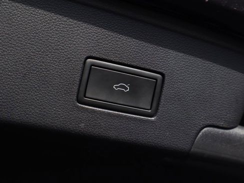 Used 2021 Volkswagen Atlas Cross Sport SE image 24