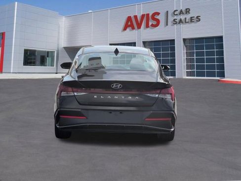 Used 2025 Hyundai Elantra SEL FWD image 7