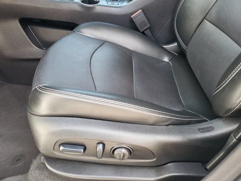 Used 2024 GMC Terrain SLT AWD/4WD image 19