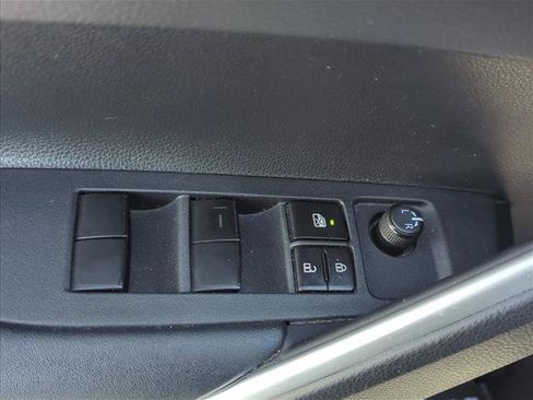 Used 2023 Toyota Corolla Cross AWD Hybrid image 8