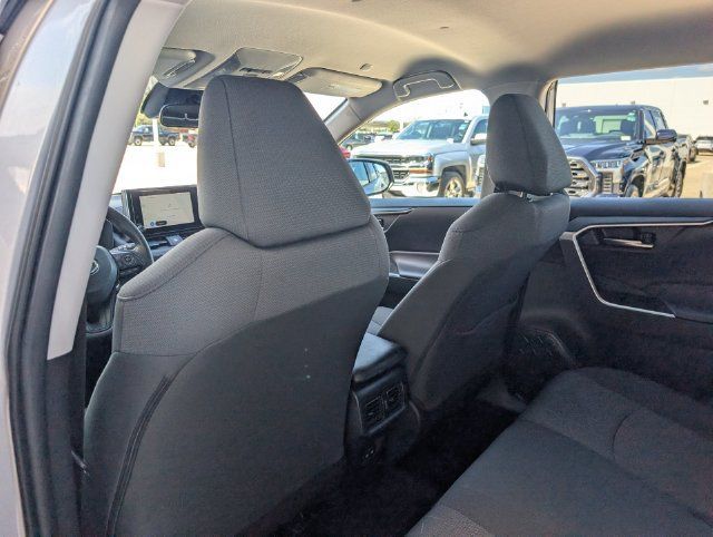 Used 2025 Toyota RAV4 XLE AWD/4WD image 25