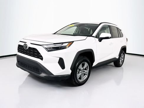 Used 2025 Toyota RAV4 XLE AWD/4WD image 3