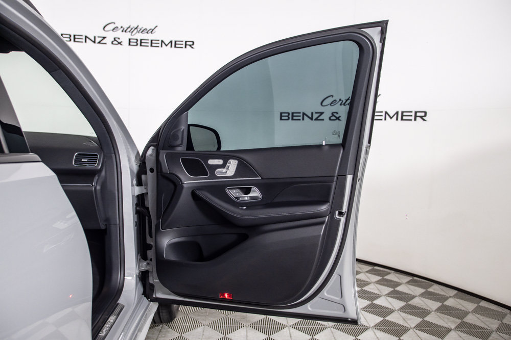 Used 2025 Mercedes-Benz GLE 450e 4MATIC w/ AMG Line Exterior image 19