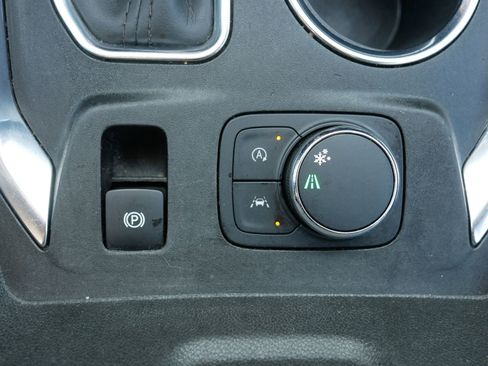 Used 2023 Chevrolet Traverse LT image 29