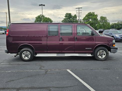 Used 2005 GMC Savana 3500 Extended RWD image 4