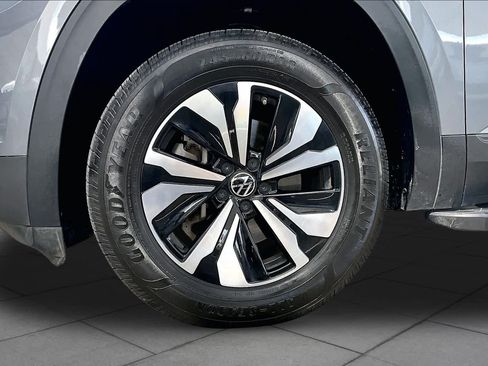 Used 2024 Volkswagen Atlas SE FWD image 11