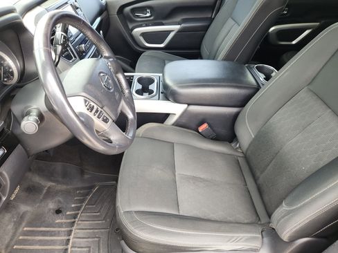 Used 2017 Nissan Titan SV AWD/4WD image 16