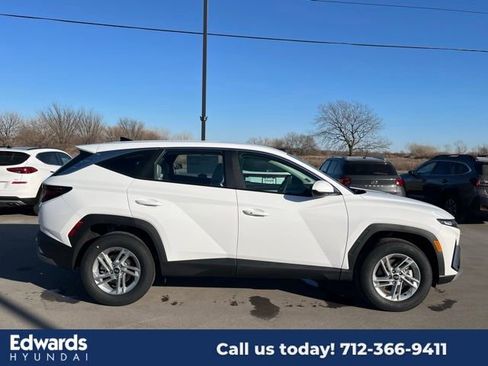 New 2025 Hyundai Tucson SE image 4