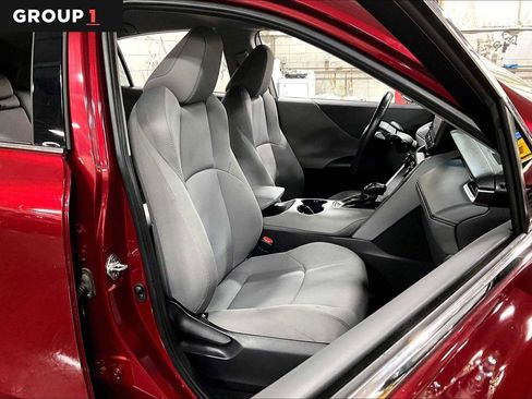 Used 2023 Toyota Venza LE image 9