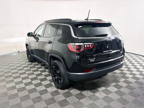 Used 2022 Jeep Compass Latitude AWD/4WD image 5