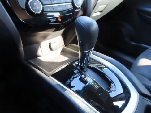 Used 2015 Nissan Rogue SV w/ SV Premium Package image 27