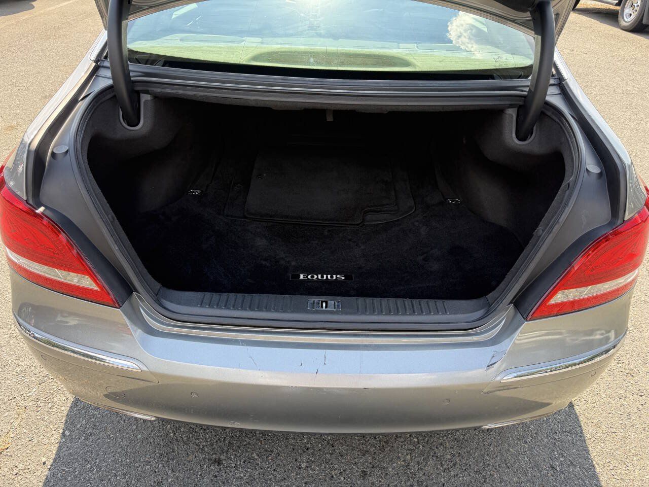 Used 2012 Hyundai Equus Signature RWD image 12