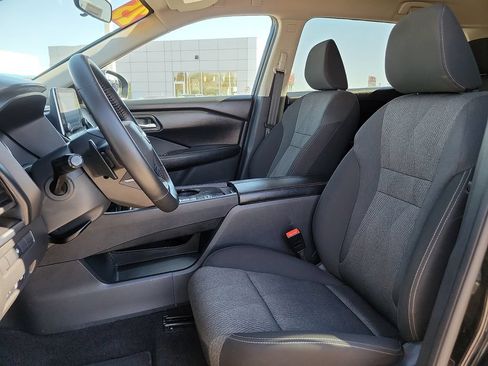Used 2025 Nissan Rogue SV FWD image 23
