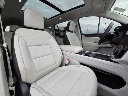 Used 2024 GMC Acadia Denali w/ Super Cruise Package image 28