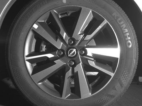 Used 2025 Nissan Versa SV image 12