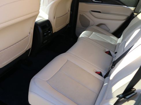 Used 2023 Jeep Grand Cherokee Limited w/ Luxury Tech Group II image 31