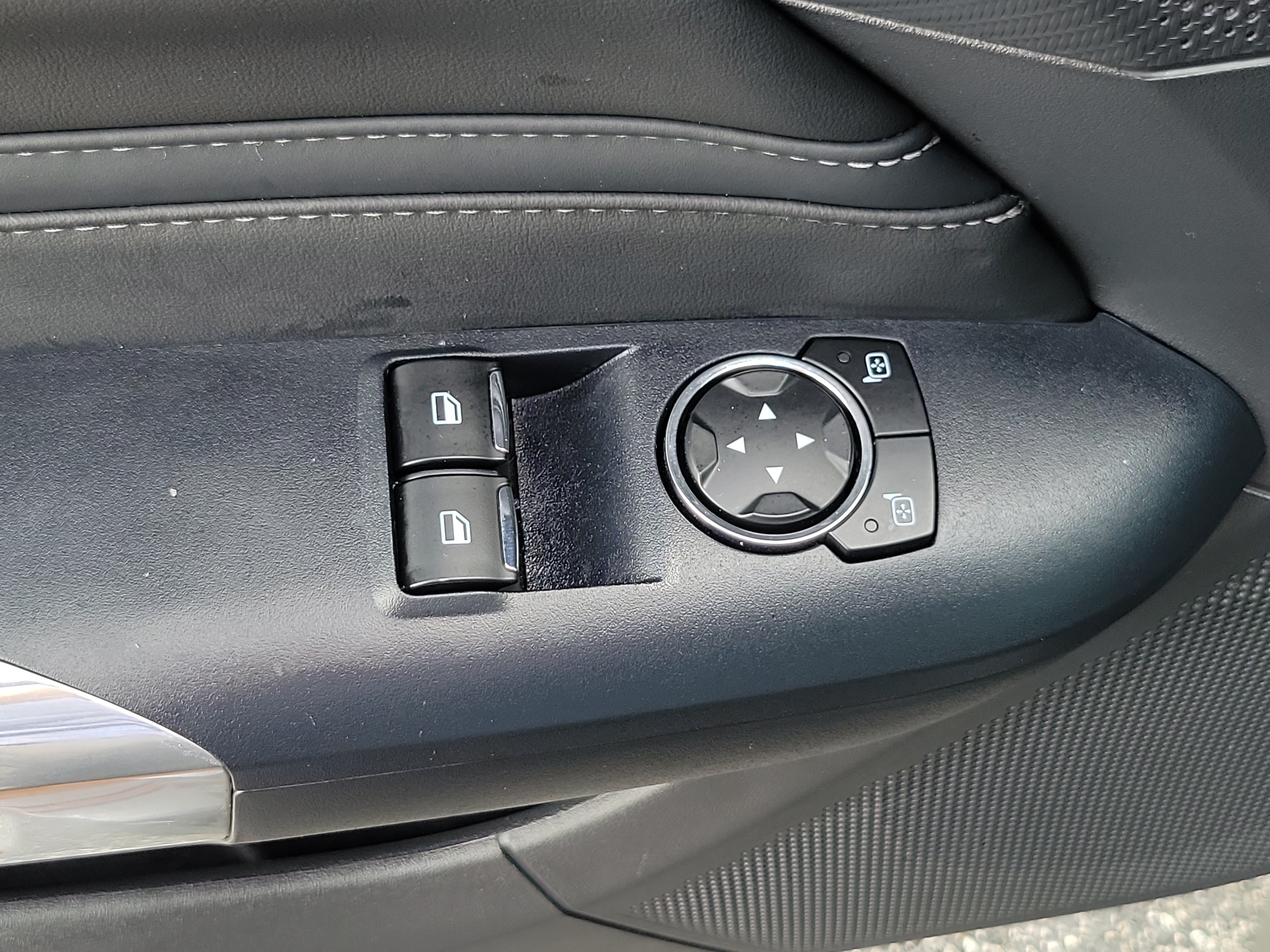 Used 2025 Ford Mustang Premium RWD image 23