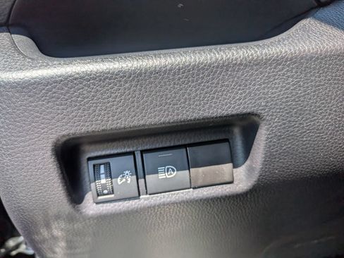 Used 2025 Toyota RAV4 XLE AWD/4WD image 30