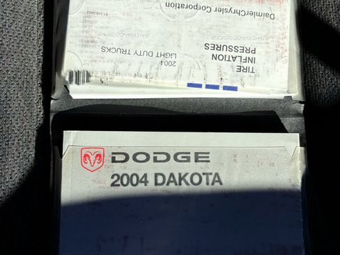 Used 2004 Dodge Dakota Club Cab 2WD w/ Tire & Handling Group image 32