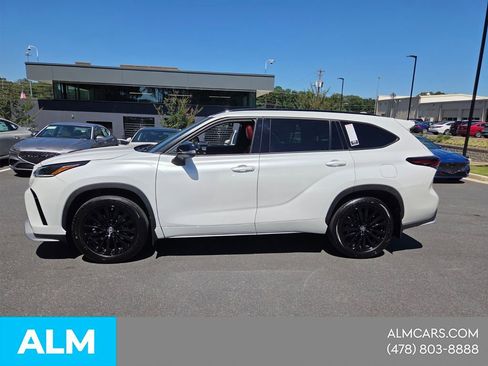 Used 2024 Toyota Highlander Limited AWD/4WD image 3