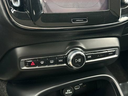 Certified 2025 Volvo XC40 B5 Plus AWD/4WD image 20
