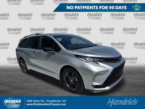 Certified 2025 Toyota Sienna XSE w/ XSE Plus Package image 1