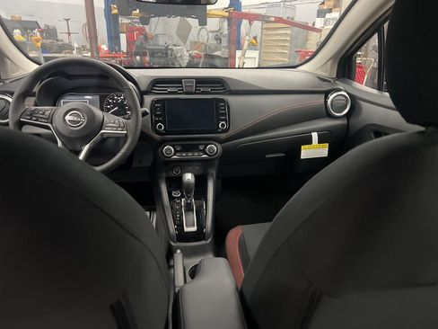 New 2025 Nissan Versa SR image 34