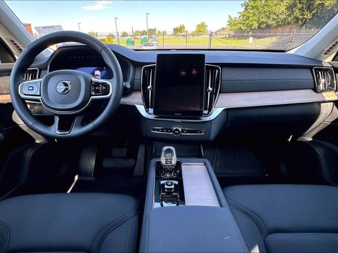 Used 2026 Volvo XC90 B5 Plus w/ Protection Package AWD/4WD image 18