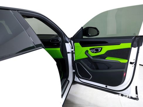 Used 2022 Lamborghini Urus image 27