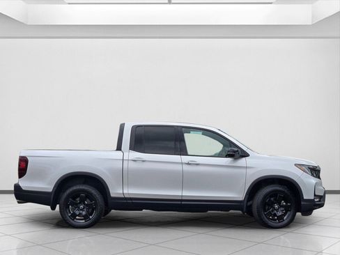 Certified 2024 Honda Ridgeline Black Edition image 4