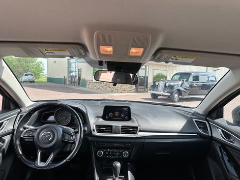 Used 2018 MAZDA MAZDA3 Touring FWD image 25