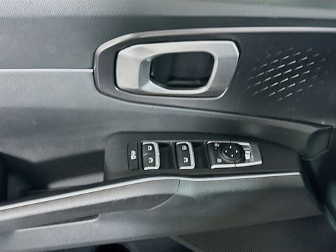 Used 2024 Kia Sorento S image 15