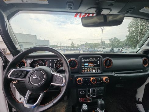Used 2023 Jeep Gladiator Mojave w/ Cold Weather Group AWD/4WD image 17