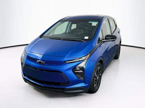 Used 2022 Chevrolet Bolt LT w/ Infotainment Package FWD image 3