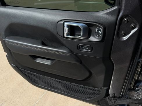 Used 2021 Jeep Wrangler Unlimited Rubicon AWD/4WD image 29