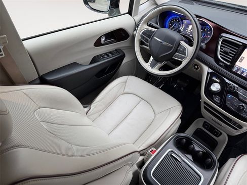 Used 2020 Chrysler Pacifica Limited image 15