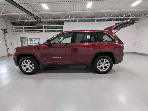 Used 2022 Jeep Grand Cherokee Limited image 12