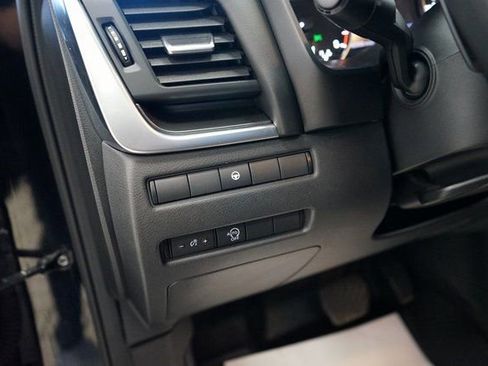 Used 2023 Nissan Rogue SV image 27