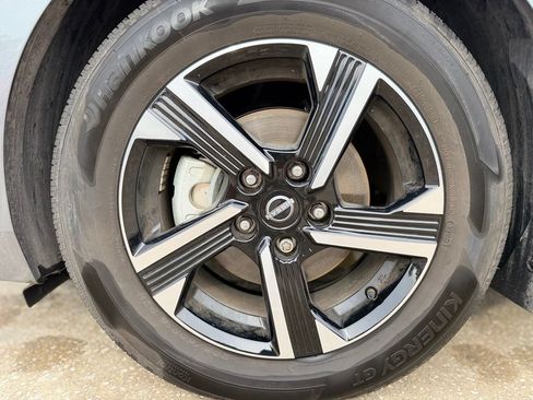 Used 2025 Nissan Sentra SV w/ All-Weather Package FWD image 9