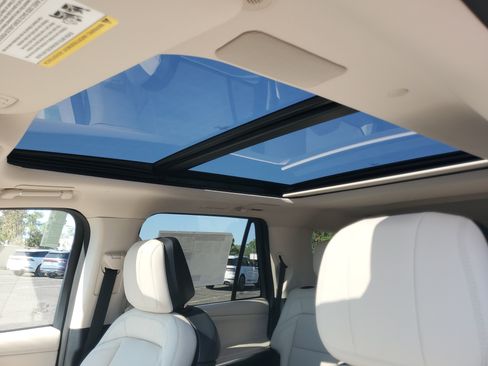 New 2027 Lincoln Navigator Reserve w/ Jet Appearance Package AWD/4WD image 10