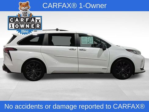 Used 2021 Toyota Sienna XSE w/ XSE Plus Package FWD image 2