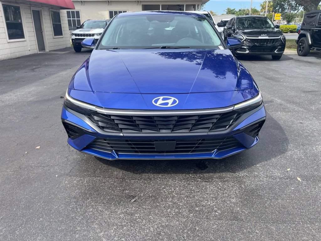 Used 2025 Hyundai Elantra SEL FWD image 8