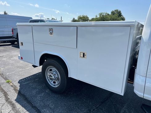 New 2025 Ford F350 XL w/ XL Chrome Package image 8