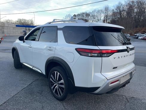Used 2025 Nissan Pathfinder Platinum AWD/4WD image 17