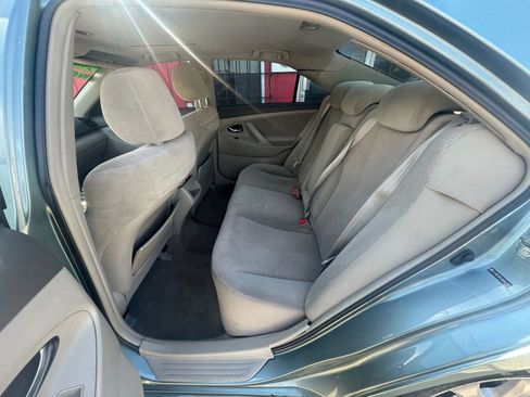 Used 2010 Toyota Camry LE image 9